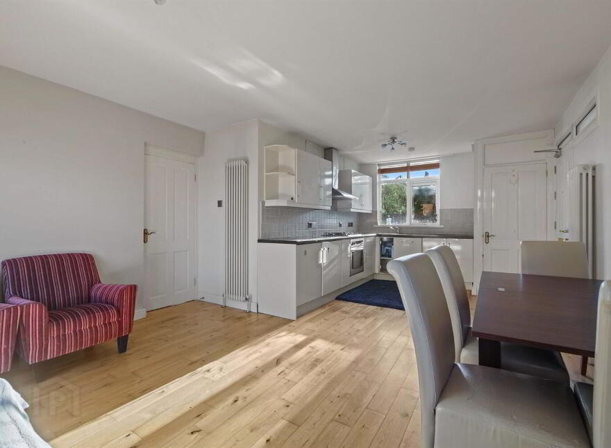 Apt 204a, Upper Lisburn Road, Belfast, BT10 0LA