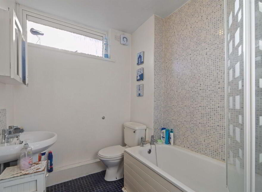 Apt 204a, Upper Lisburn Road, Belfast, BT10 0LA