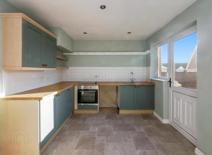 10 Winchester Gardens, Ballynahinch Road, Carryduff, Belfast, BT8 8QE