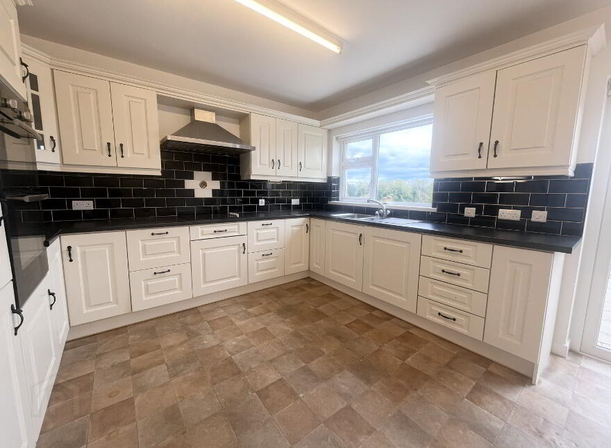 11 Thornton Villas, Bellanaleck, Enniskillen, BT92 2EA