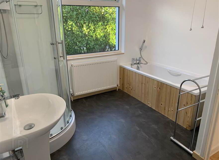 Wellington Avenue, Larne, BT40 1EH