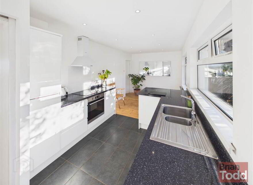 Wellington Avenue, Larne, BT40 1EH