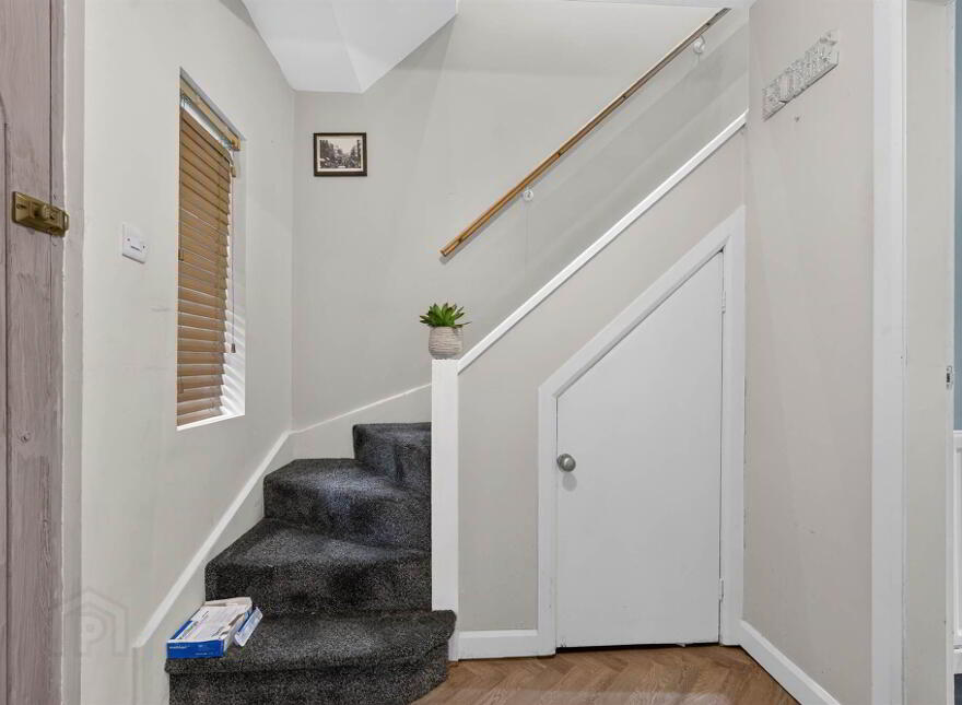 10 Knockwood Crescent, Belfast, BT5 6GE