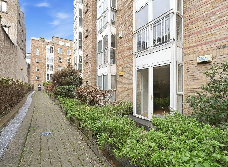 98 Jervis Place, Strand Street, Dublin 1, D01
