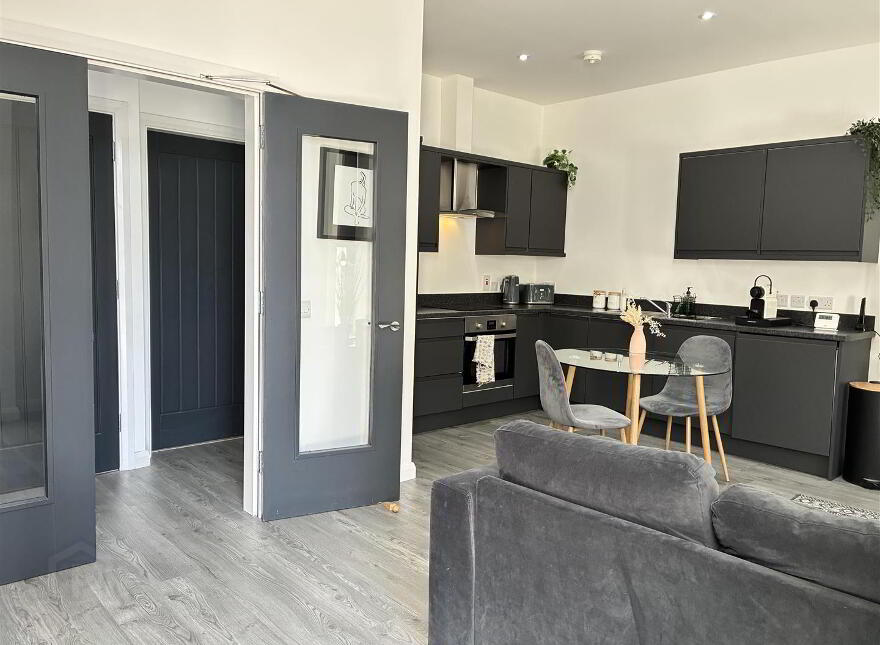 Apt, 4 Eglantine Avenue, Belfast, BT9 6DX