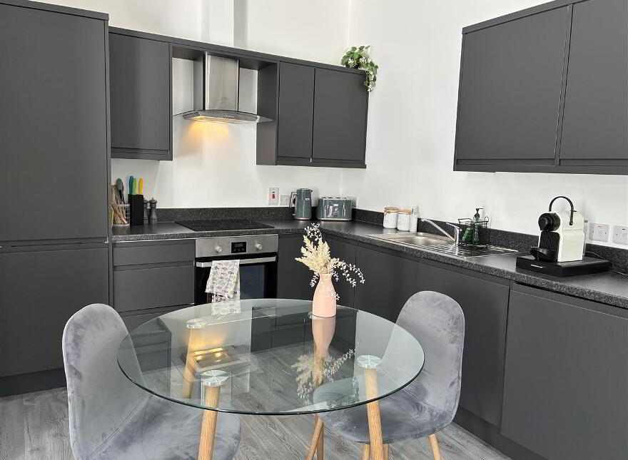 Apt, 4 Eglantine Avenue, Belfast, BT9 6DX