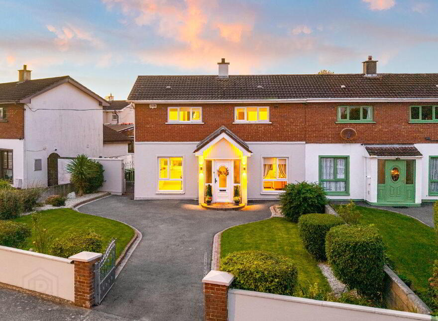 37 Standhouse Lawns, Newbridge, W12X394