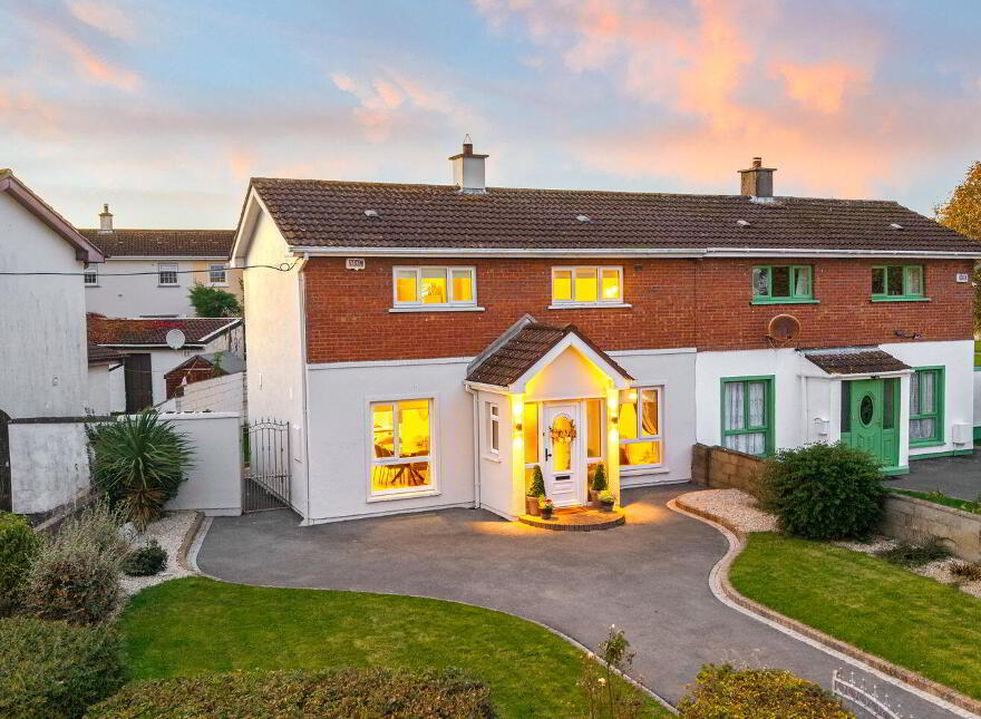 37 Standhouse Lawns, Newbridge, W12X394