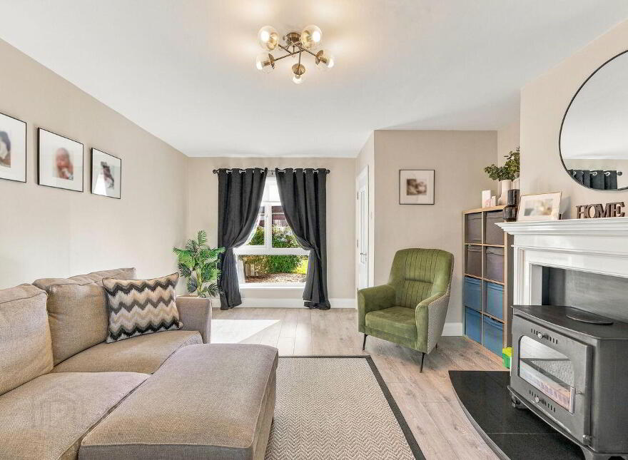 37 Standhouse Lawns, Newbridge, W12X394