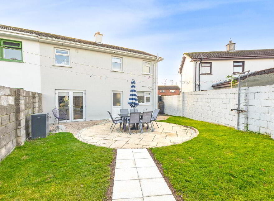 37 Standhouse Lawns, Newbridge, W12X394
