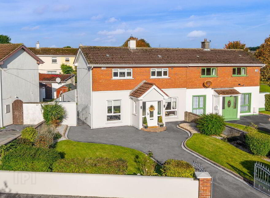 37 Standhouse Lawns, Newbridge, W12X394
