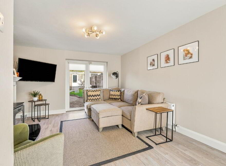 37 Standhouse Lawns, Newbridge, W12X394