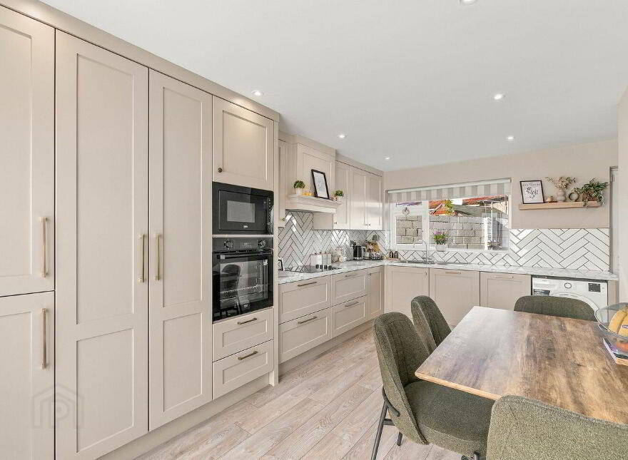 37 Standhouse Lawns, Newbridge, W12X394