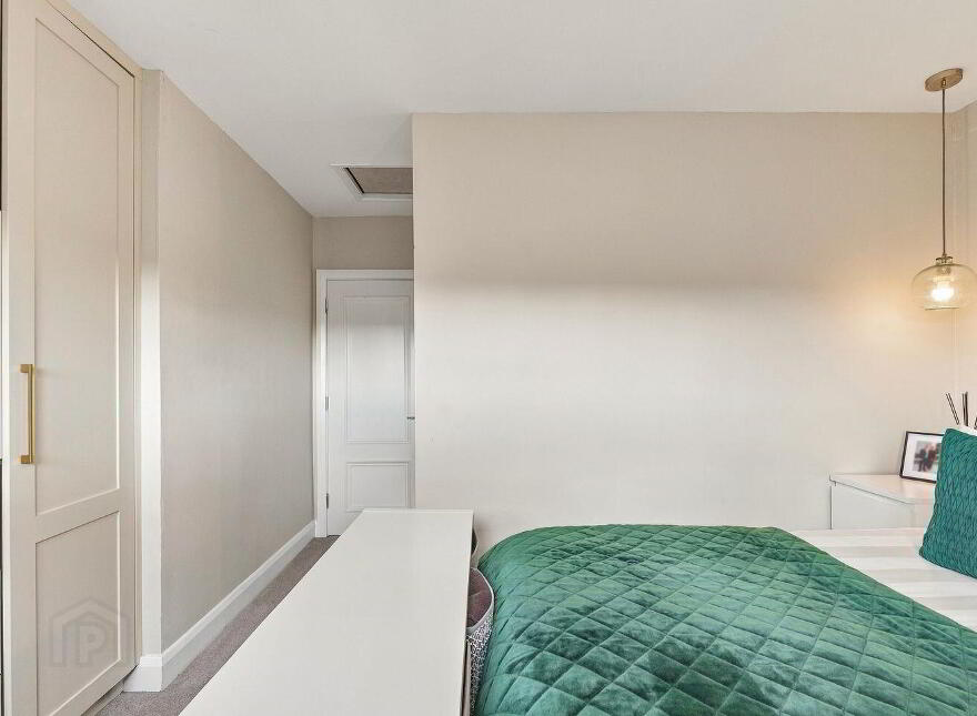 37 Standhouse Lawns, Newbridge, W12X394