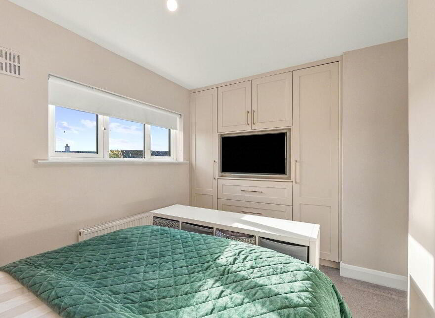 37 Standhouse Lawns, Newbridge, W12X394