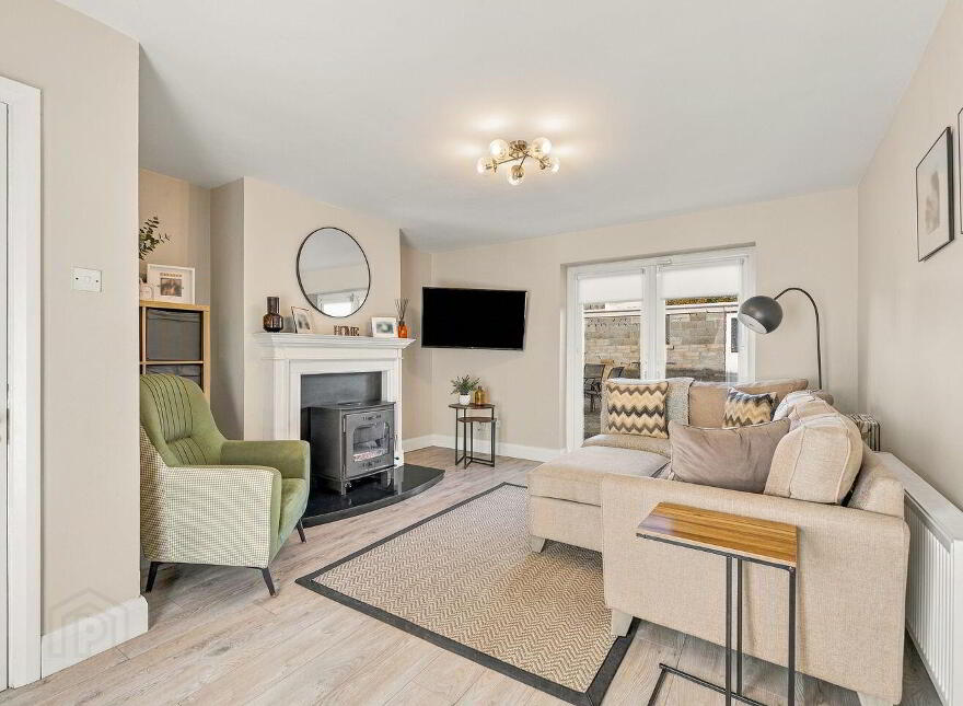 37 Standhouse Lawns, Newbridge, W12X394
