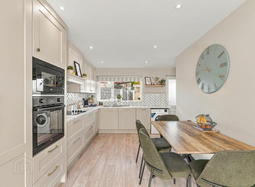 37 Standhouse Lawns, Newbridge, W12X394