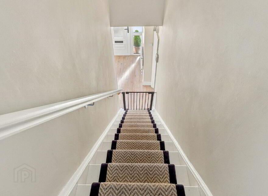 37 Standhouse Lawns, Newbridge, W12X394