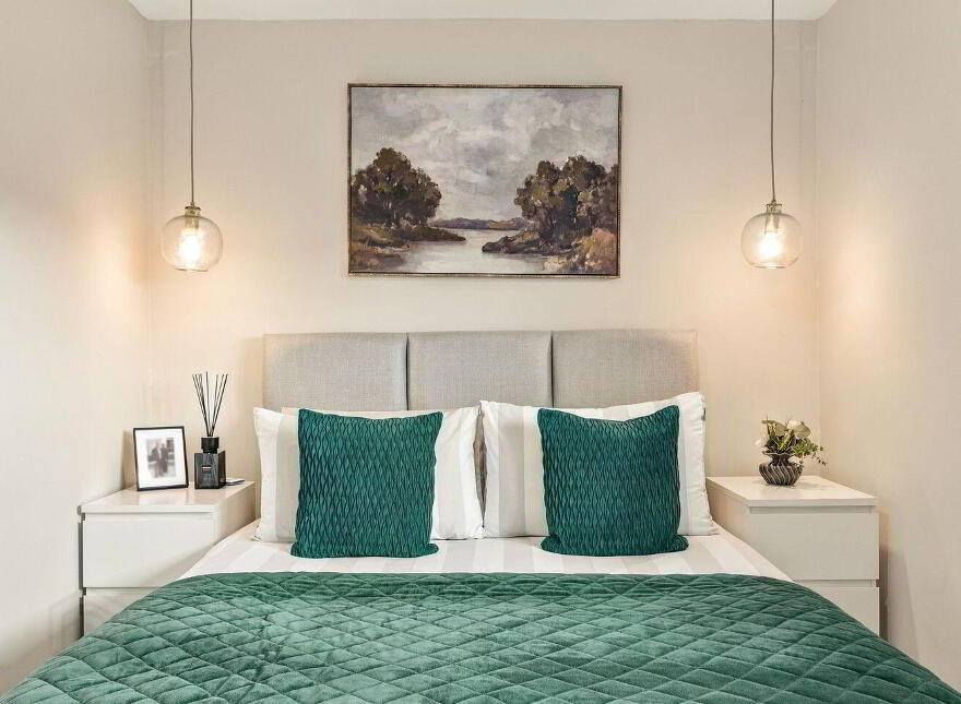 37 Standhouse Lawns, Newbridge, W12X394