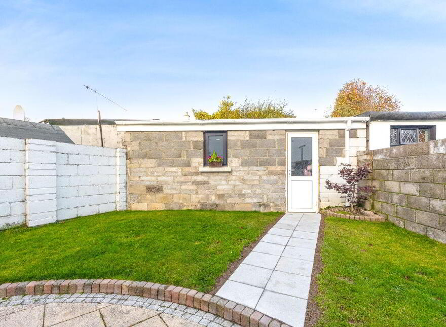 37 Standhouse Lawns, Newbridge, W12X394