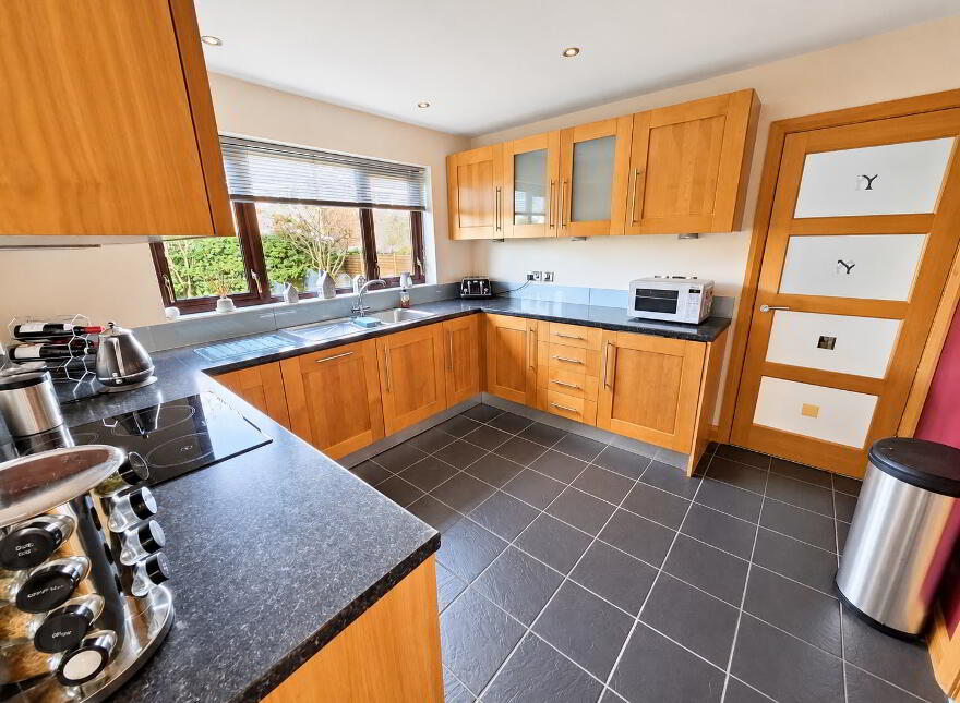 8 Hillview Avenue, Carrickfergus, BT38 8YP