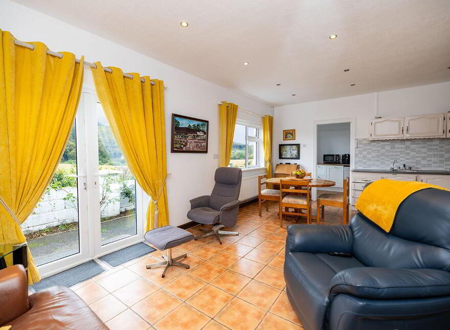Saint Mullins Road, Tinnahinch, Graiguenamanagh, R95X5C9