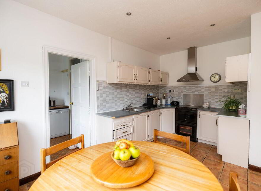 Saint Mullins Road, Tinnahinch, Graiguenamanagh, R95X5C9