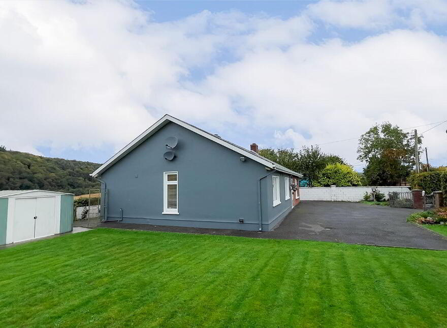 Saint Mullins Road, Tinnahinch, Graiguenamanagh, R95X5C9