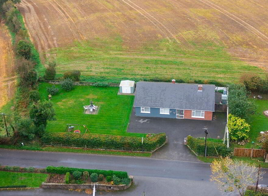 Saint Mullins Road, Tinnahinch, Graiguenamanagh, R95X5C9