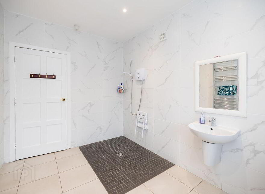 Saint Mullins Road, Tinnahinch, Graiguenamanagh, R95X5C9
