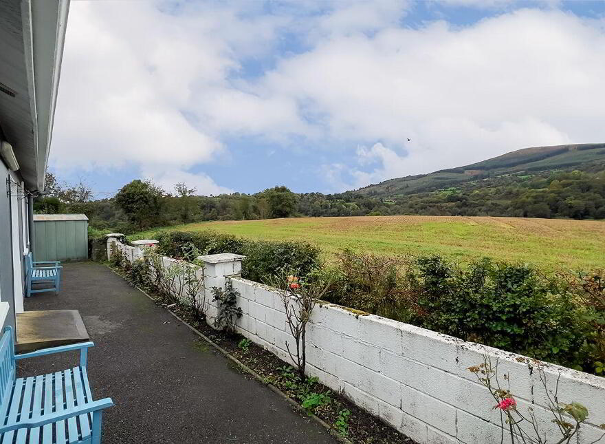 Saint Mullins Road, Tinnahinch, Graiguenamanagh, R95X5C9