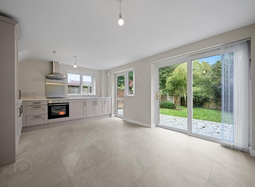 52 Glenaan Avenue, Dunmurry, Belfast, BT17 9AU