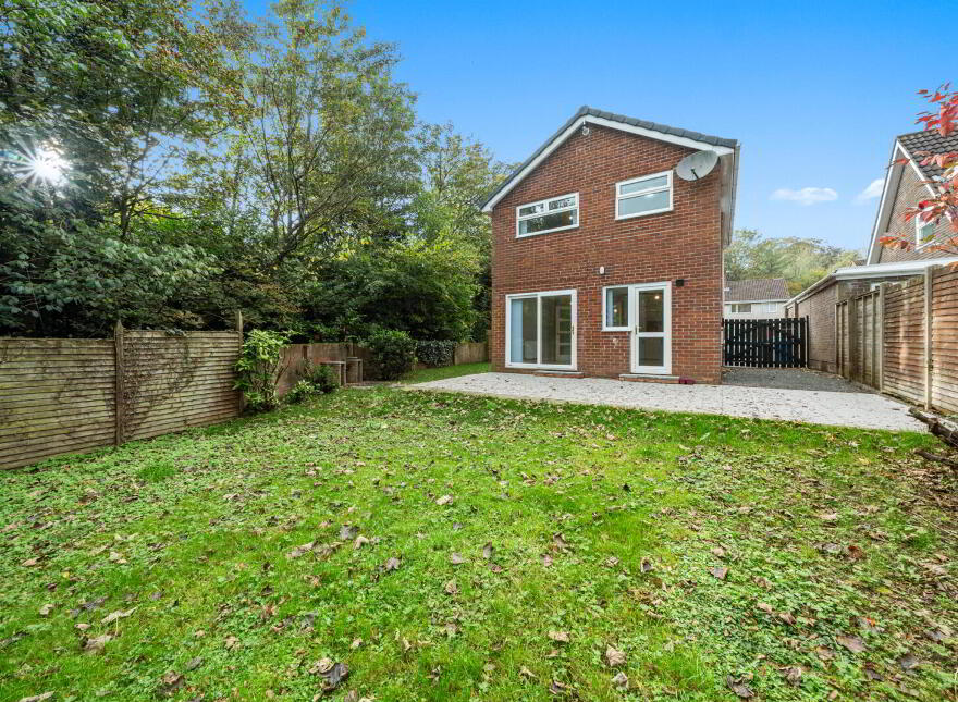 52 Glenaan Avenue, Dunmurry, Belfast, BT17 9AU