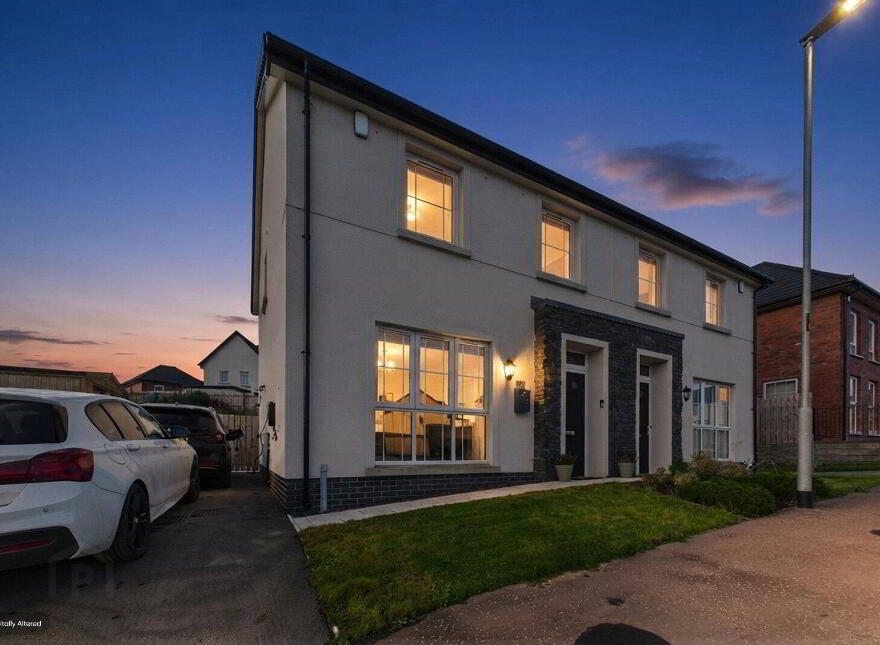 32 Mealough Drive, Carryduff, Belfast, BT8 8SH