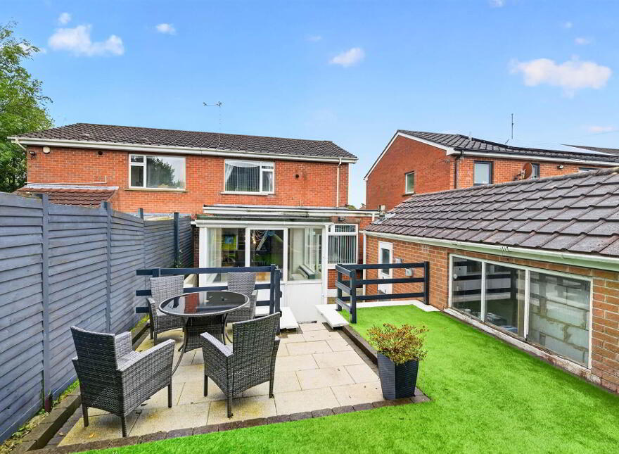 40 Cairnshill Park, Belfast, BT8 6RG