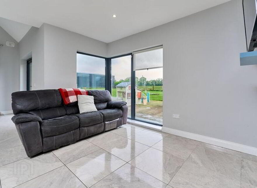 Longridge, Carbury, W91YXE1