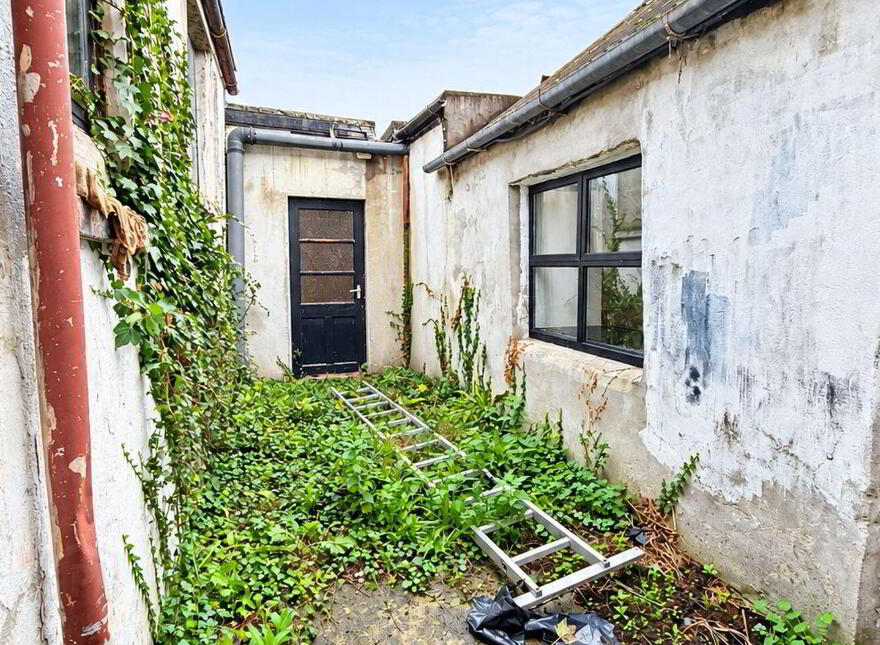 Maiden Street, Newcastle West, V42VN28