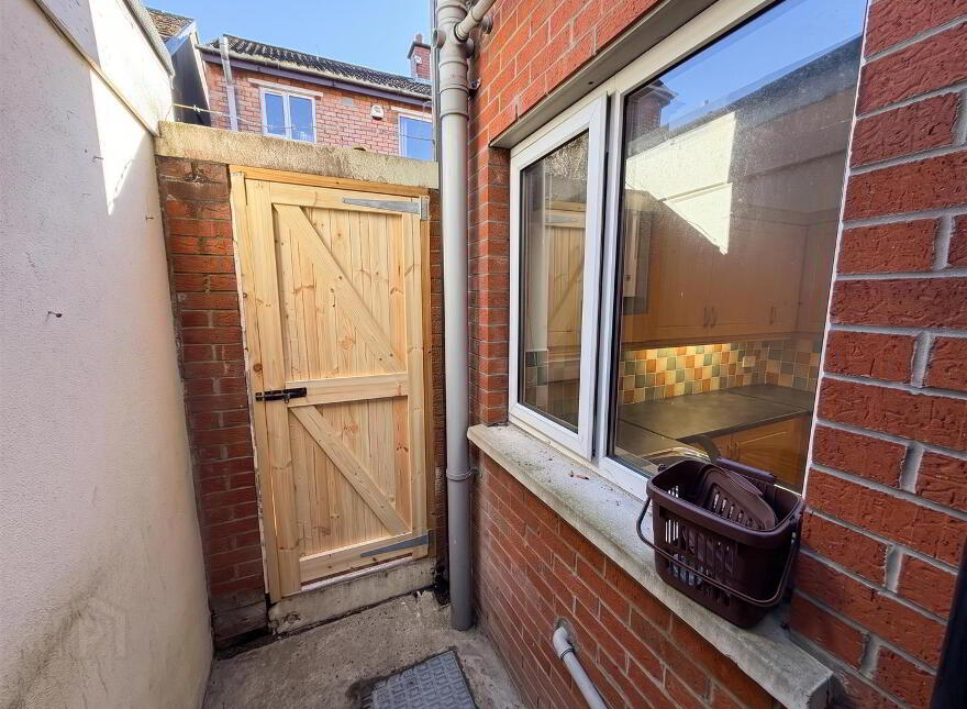 69 Connsbrook Avenue, Belfast, BT4 1JW