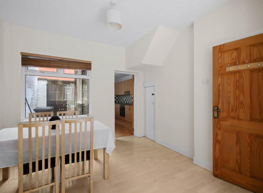 32 Hollycroft Avenue, Belfast, BT5 5JE