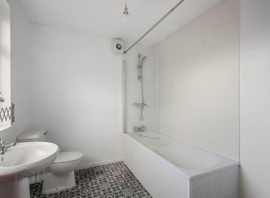 32 Hollycroft Avenue, Belfast, BT5 5JE