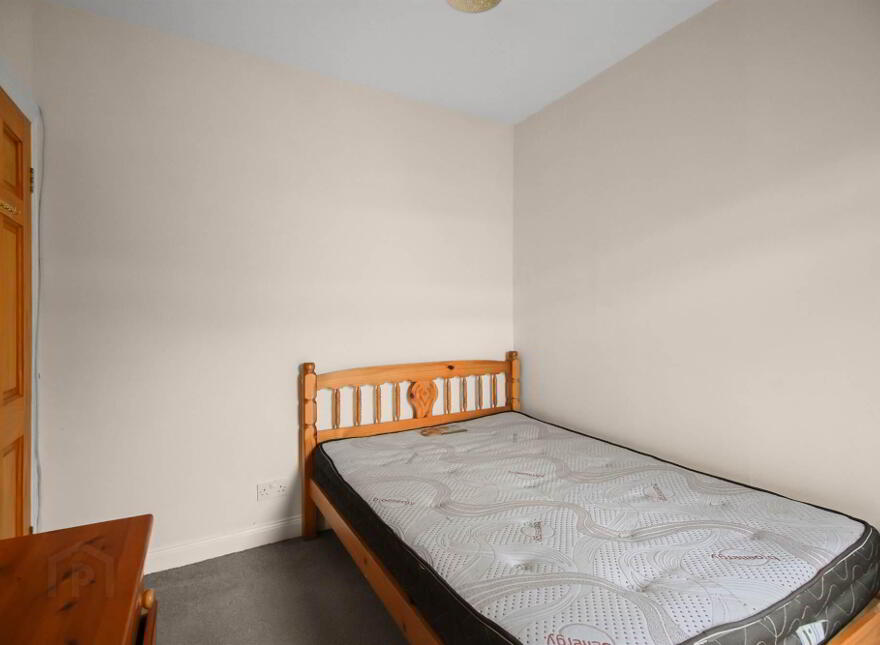 32 Hollycroft Avenue, Belfast, BT5 5JE