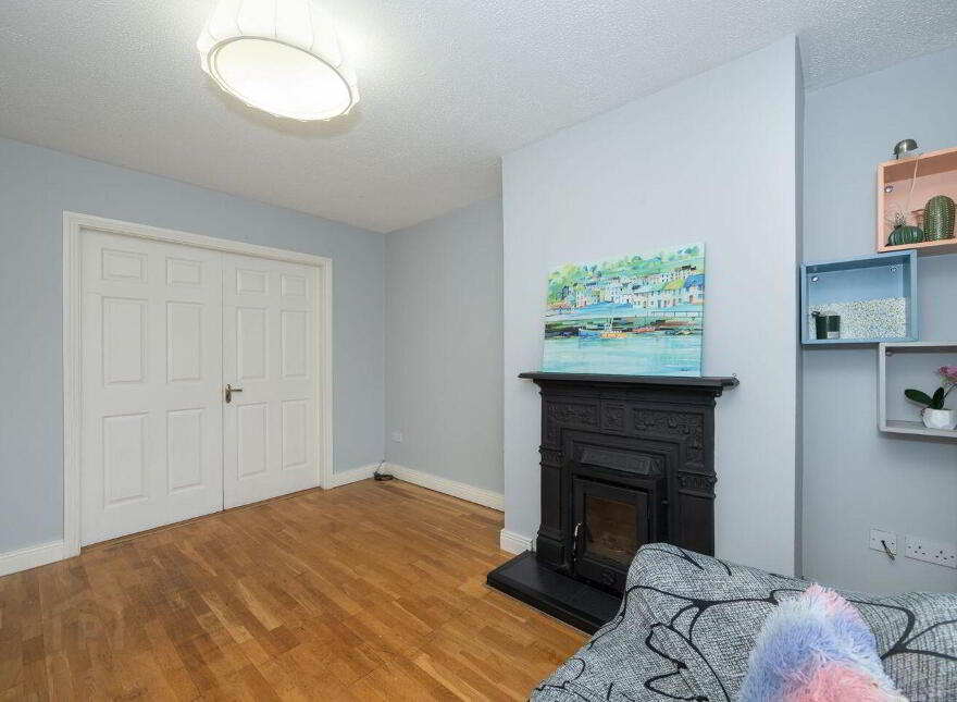 3 The Elms, Classes Lake, Ovens, P31V977
