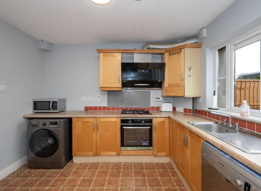 3 The Elms, Classes Lake, Ovens, P31V977