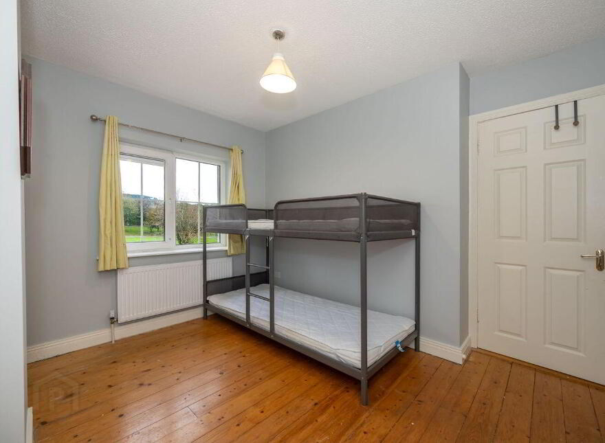 3 The Elms, Classes Lake, Ovens, P31V977