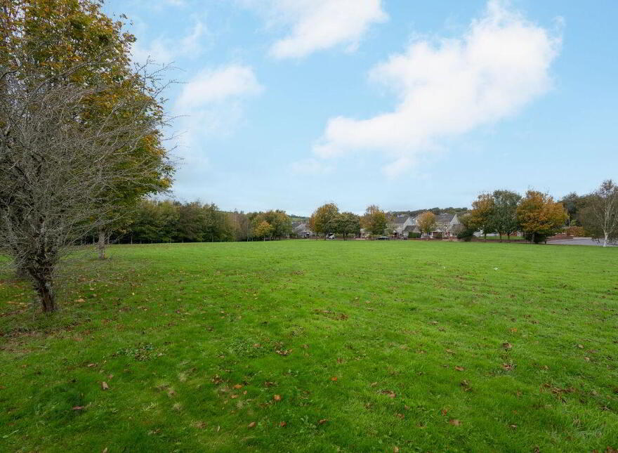 3 The Elms, Classes Lake, Ovens, P31V977