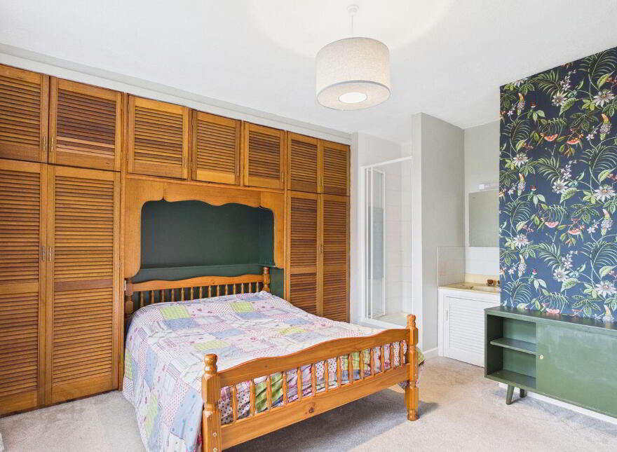The Green, Holycross, Holycross, E41R250