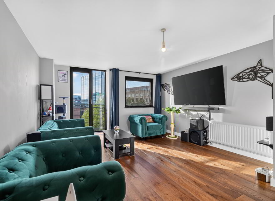 89 Queens Square, Belfast, BT1 3FF
