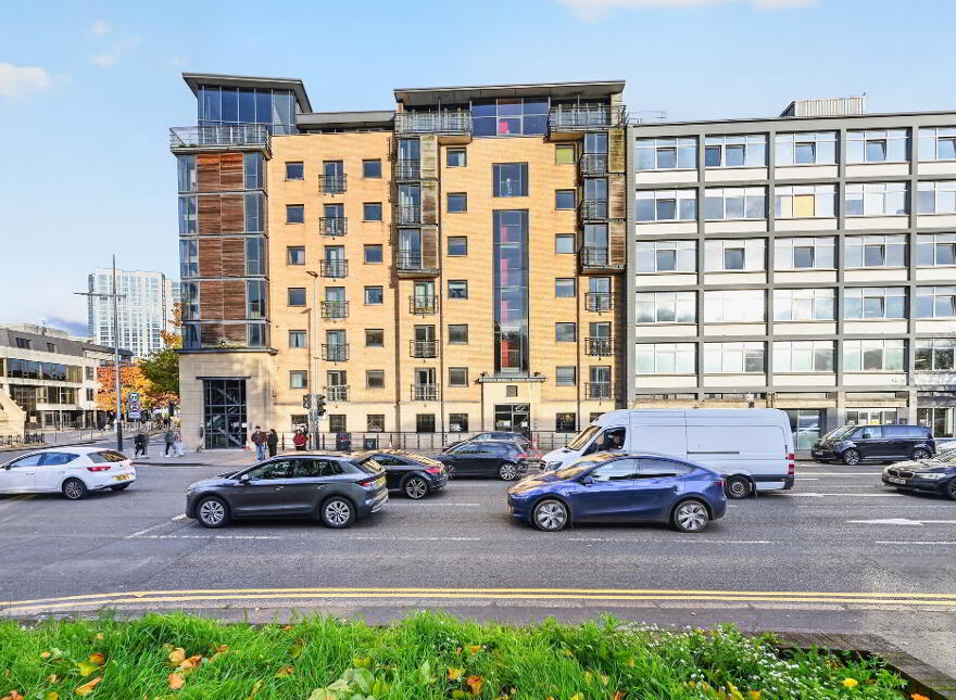 89 Queens Square, Belfast, BT1 3FF