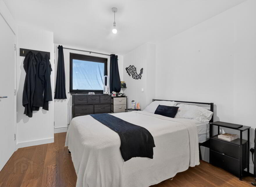 89 Queens Square, Belfast, BT1 3FF