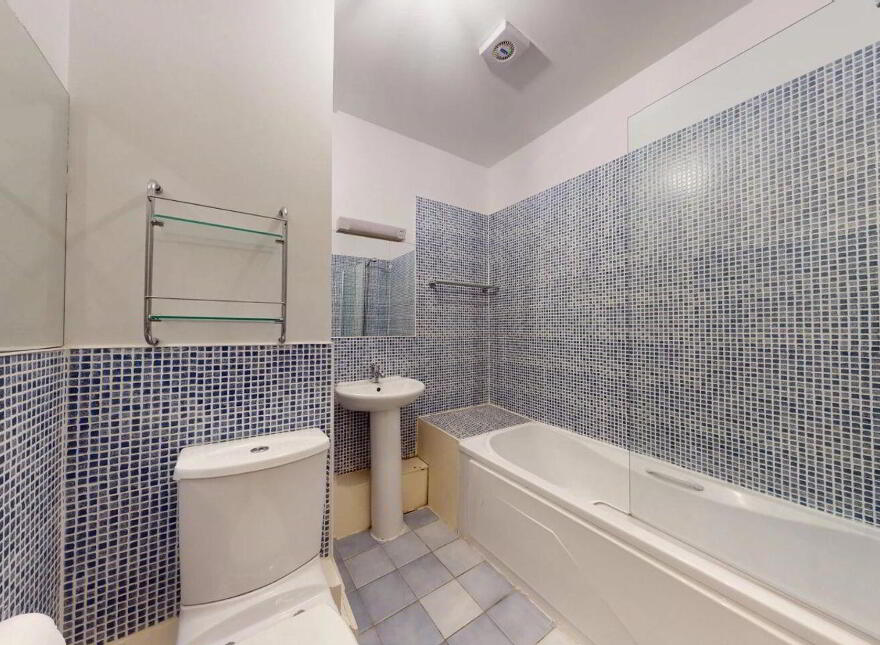 161 The Oval, Block, O Tullyvale, Dublin 18, D18Y840